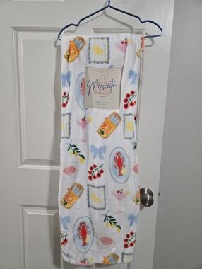 Mercato Multicolor Whitr Coastal Cocktail Plush Throw Blanket Fish sardines